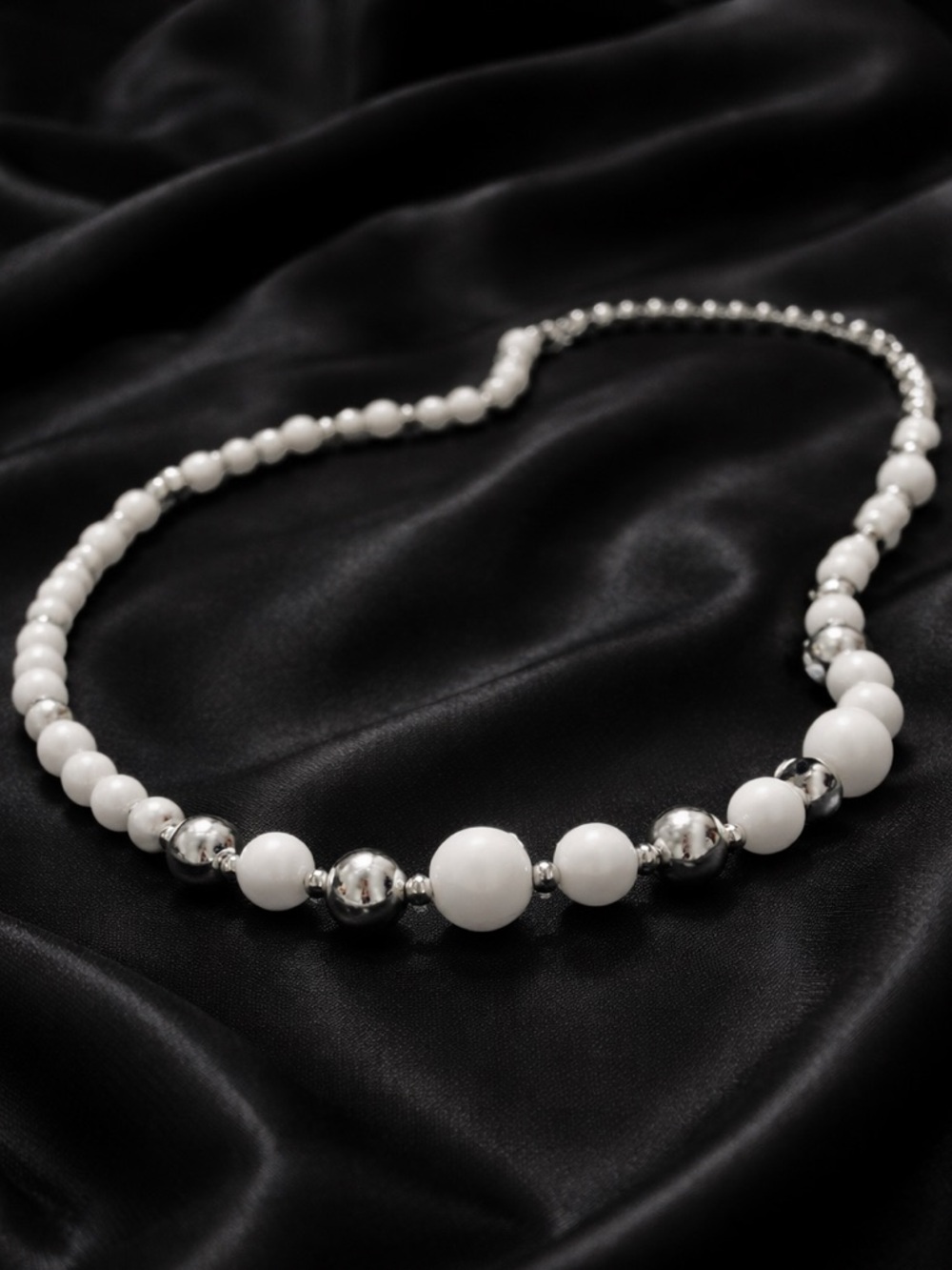 Vintage Elegant White Beaded Necklace with Silver Accents